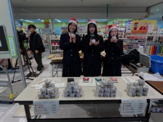 滑高展開催中‼️

名物？激うまの海洋科のサバ缶
薬学部のべっぴんコーラ
高校生が自ら販売中‼️

#滑高展
#滑川高校
#サバ缶
#薬膳
#べっぴんコーラ